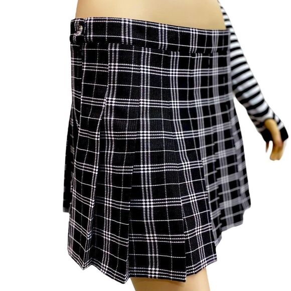 High Waist Black Plaid Pleated Mini Skirt - NEW - Picture 2 of 4